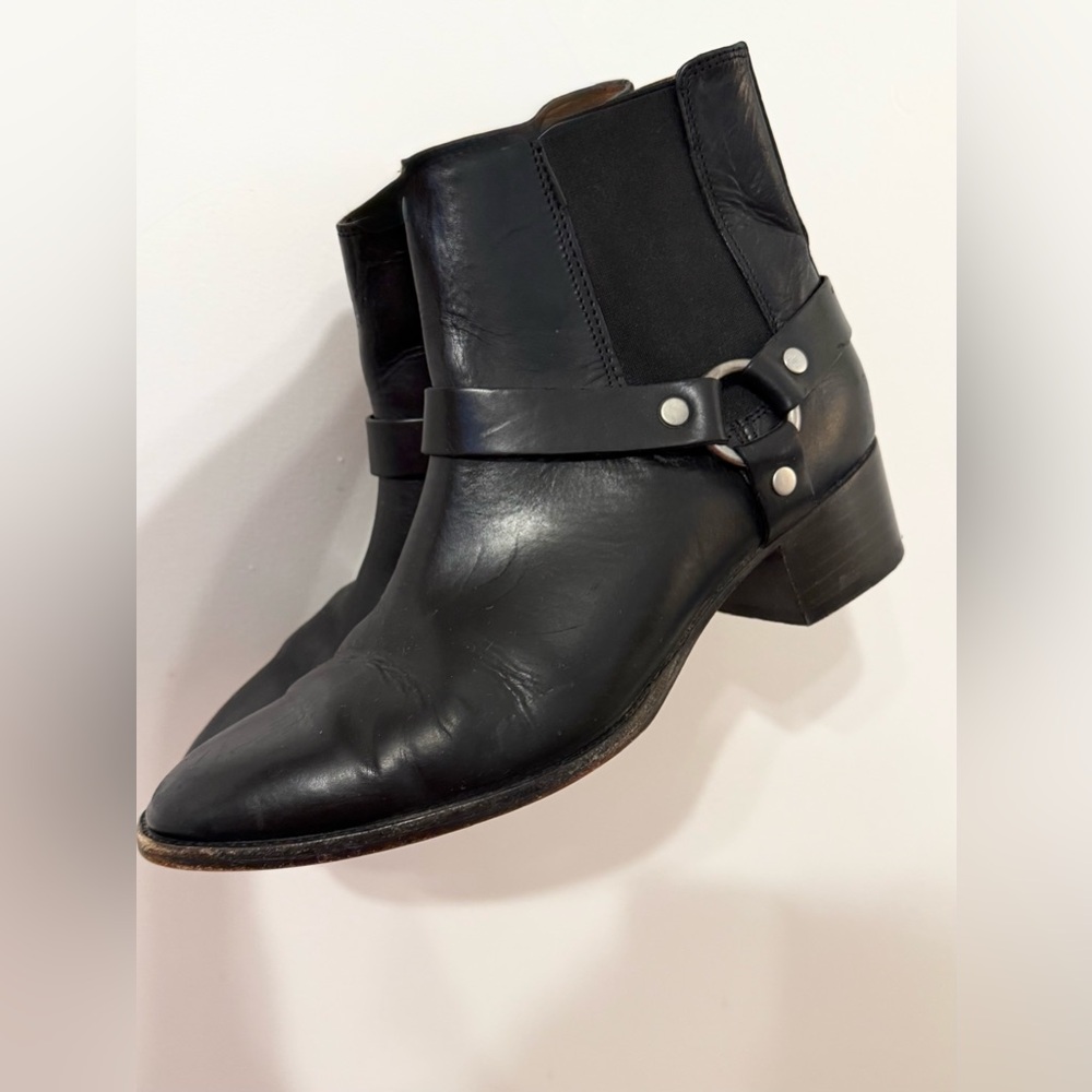 FRYE Women's Black Dara Harness
Chelsea Boots sz 9